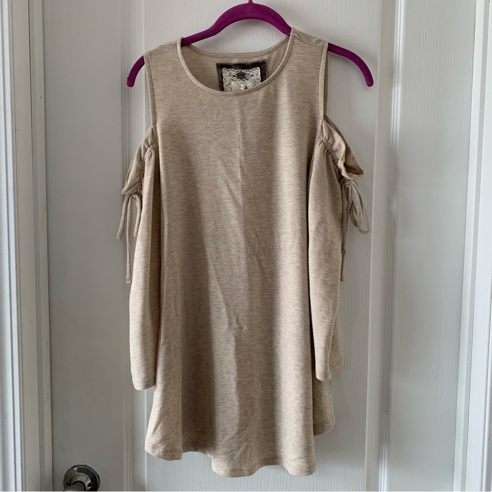 Cupio cold shoulder oatmeal Tunic top